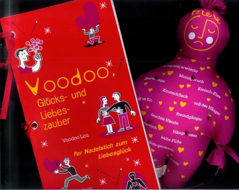 VOODOO Set mit VoodooPuppe, Zauberbuch, Nadeln Voodoo Lou für